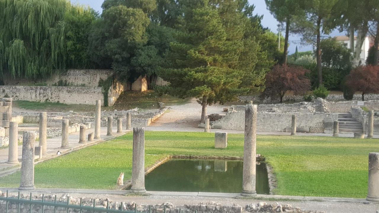 Y here Vaison-la-Romaine Buitenkant foto