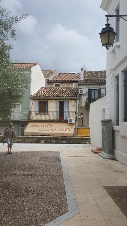 Y here Vaison-la-Romaine Buitenkant foto